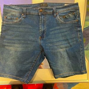 Bleecker & Mercer Jean shorts. Skinny fit. Dark denim.